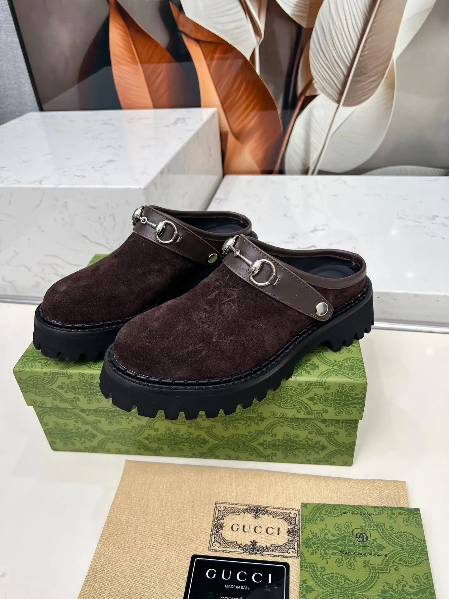 👟👟Ex-factory price 480👟👟 GUCCI British-style fashion slippers, lazy design back stumbling ➕thick sole increased height, empty back shape looming with exposed ankles, super cool when walking, age-neutral style, wide audience, Fabric: cowhide, mercerized cow suede Lining/foot pad: cowhide Outsole: foam outsole Heel height: 5cm Number of yards: 35-42 (customized numbers at both ends) Color: 4 colors available: black, brown, and military green Packing: card, bag